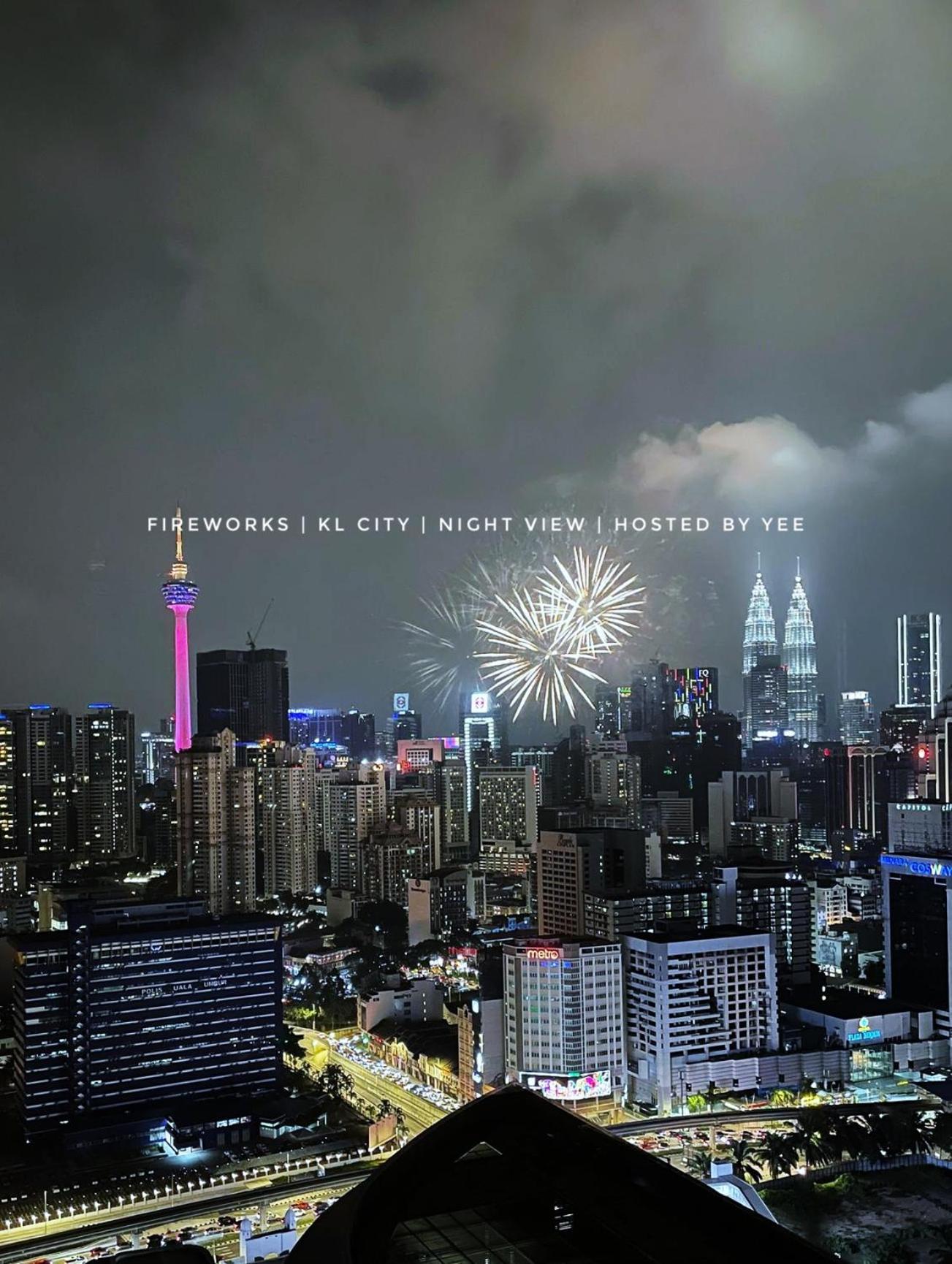 With Klcc And Kl Tower View By Yee Pangsapuri *